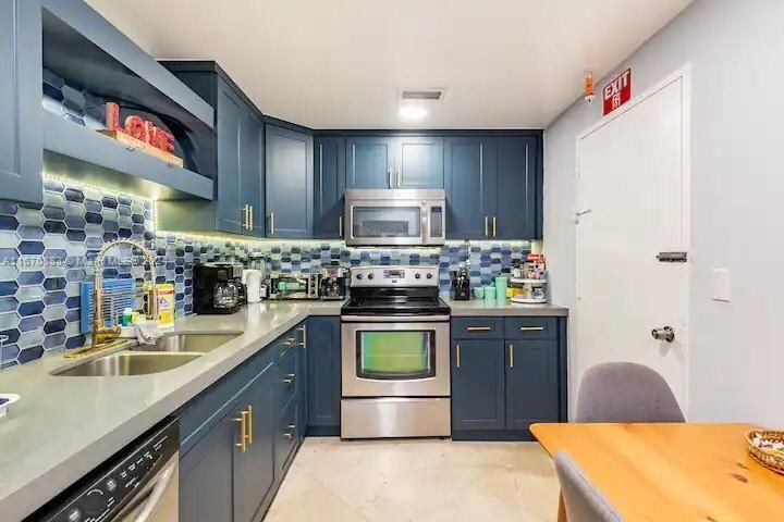 For Sale: $549,900 (1 beds, 1 baths, 1070 Square Feet)