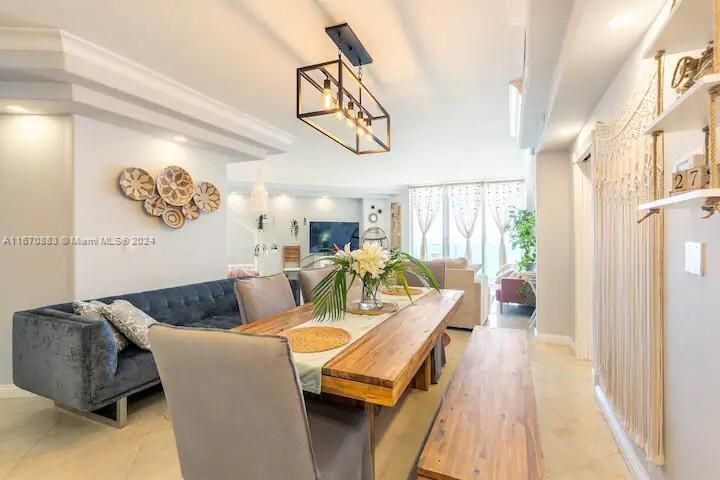 For Sale: $549,900 (1 beds, 1 baths, 1070 Square Feet)