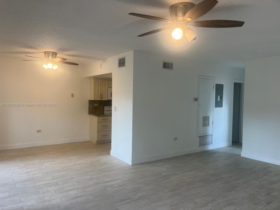 For Sale: $299,000 (2 beds, 1 baths, 1000 Square Feet)