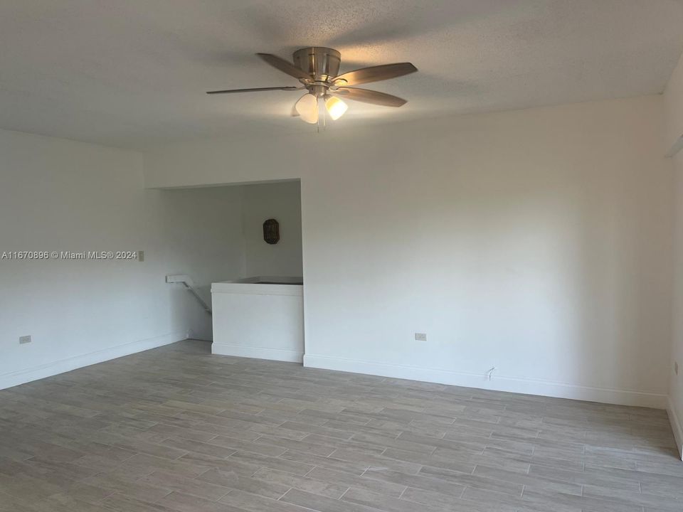 For Sale: $299,000 (2 beds, 1 baths, 1000 Square Feet)