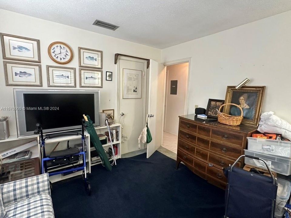 For Sale: $103,000 (2 beds, 2 baths, 861 Square Feet)