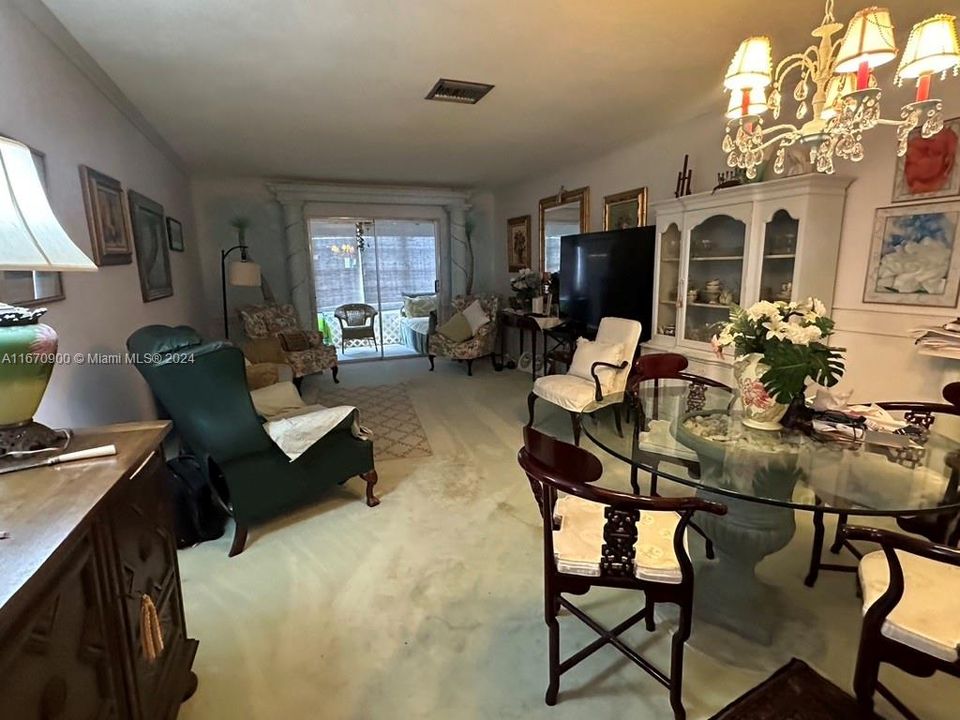 For Sale: $103,000 (2 beds, 2 baths, 861 Square Feet)