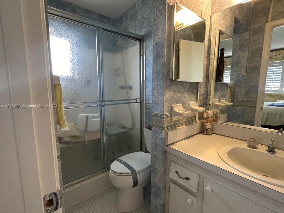 For Sale: $103,000 (2 beds, 2 baths, 861 Square Feet)