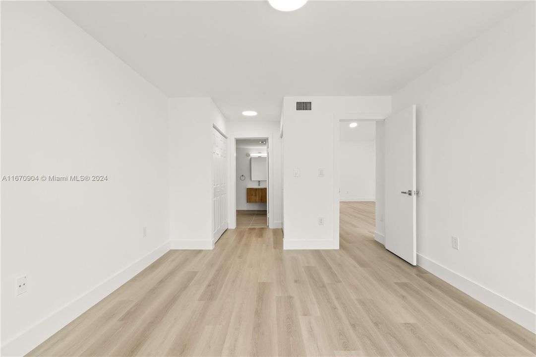 For Sale: $395,000 (2 beds, 2 baths, 1128 Square Feet)