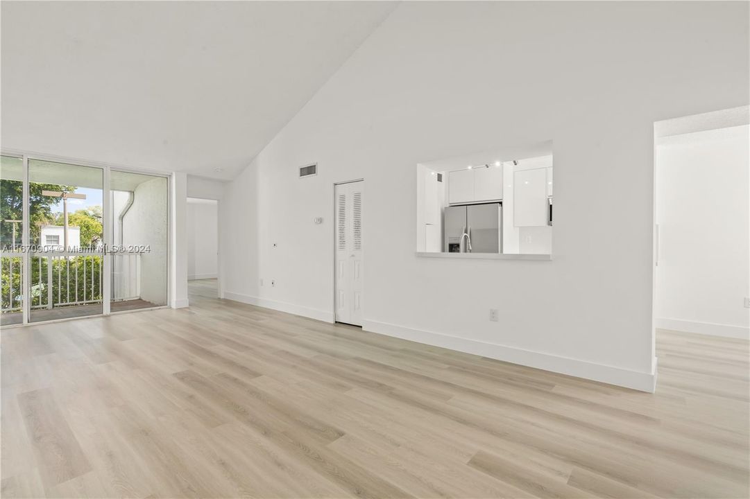 For Sale: $395,000 (2 beds, 2 baths, 1128 Square Feet)