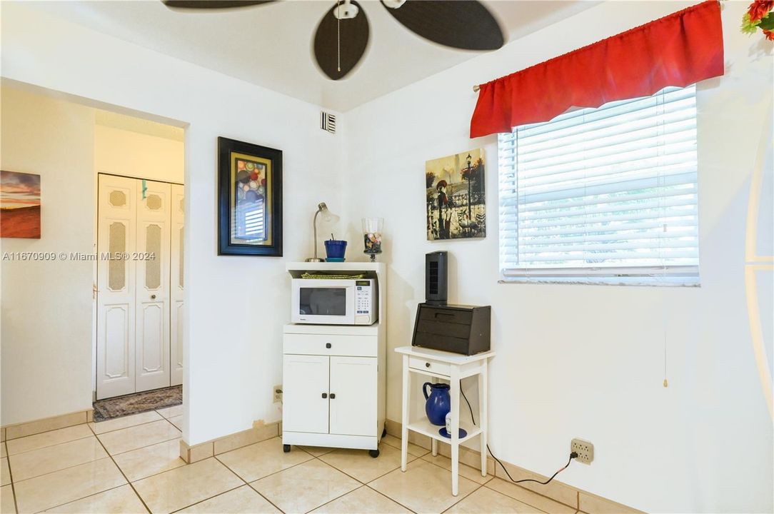 For Sale: $275,000 (2 beds, 2 baths, 1144 Square Feet)