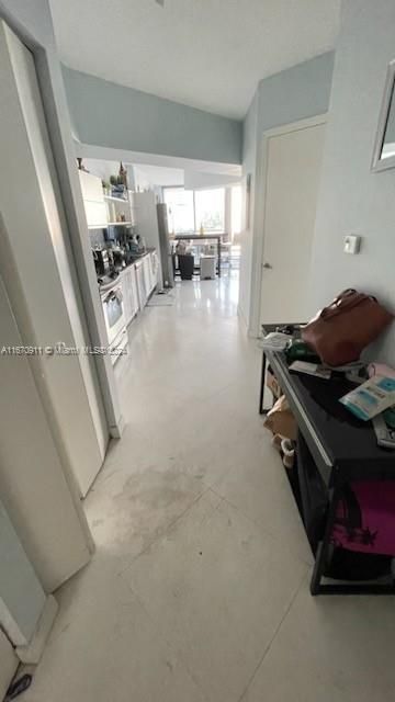 For Sale: $399,000 (1 beds, 1 baths, 727 Square Feet)