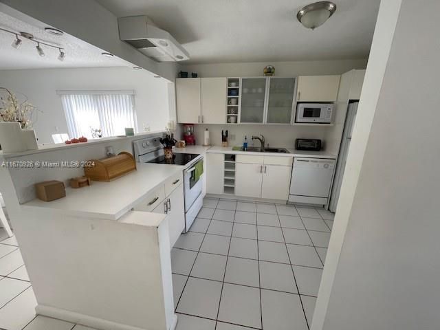 For Sale: $335,000 (2 beds, 2 baths, 1220 Square Feet)