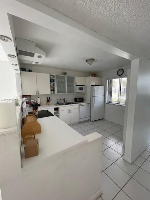 For Sale: $335,000 (2 beds, 2 baths, 1220 Square Feet)