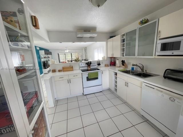 For Sale: $335,000 (2 beds, 2 baths, 1220 Square Feet)