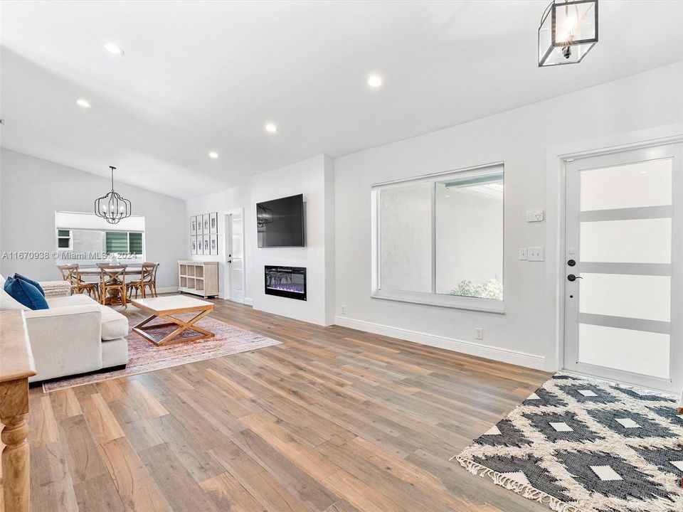 For Sale: $895,000 (4 beds, 2 baths, 2359 Square Feet)