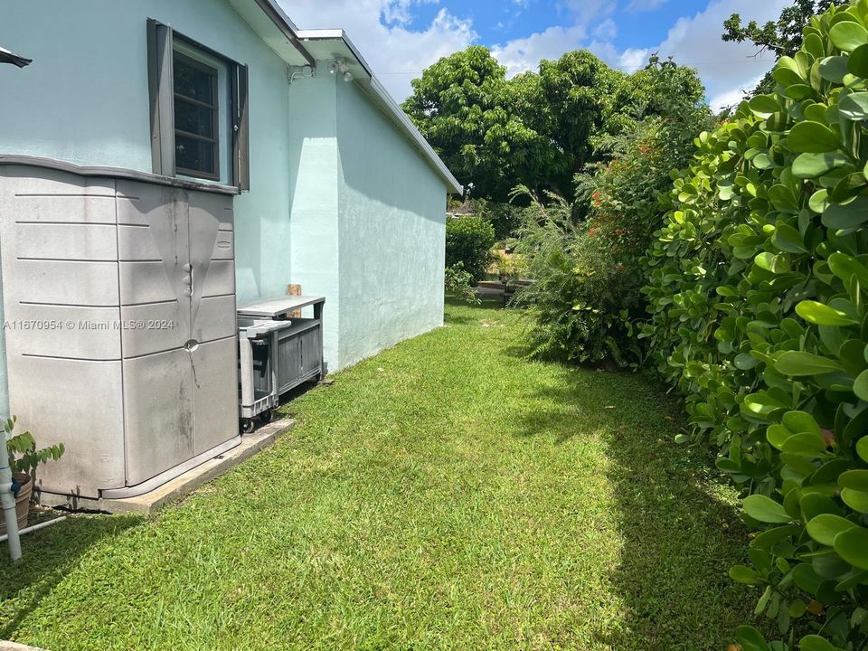 For Sale: $699,000 (3 beds, 2 baths, 1291 Square Feet)