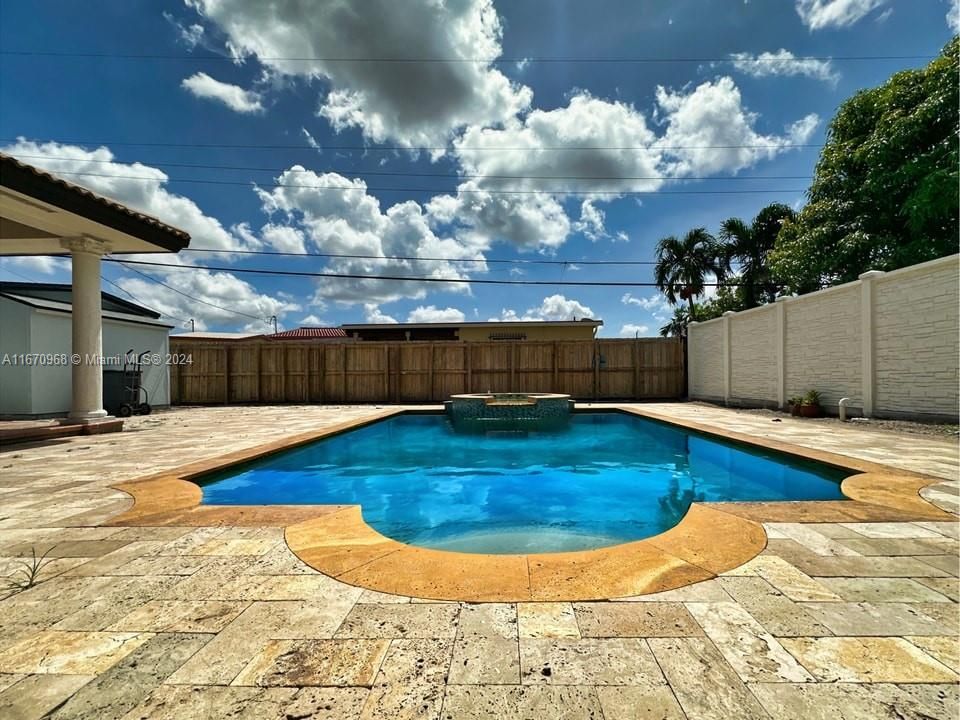 En Venta: $699,999 (4 camas, 2 baños, 1771 Pies cuadrados)