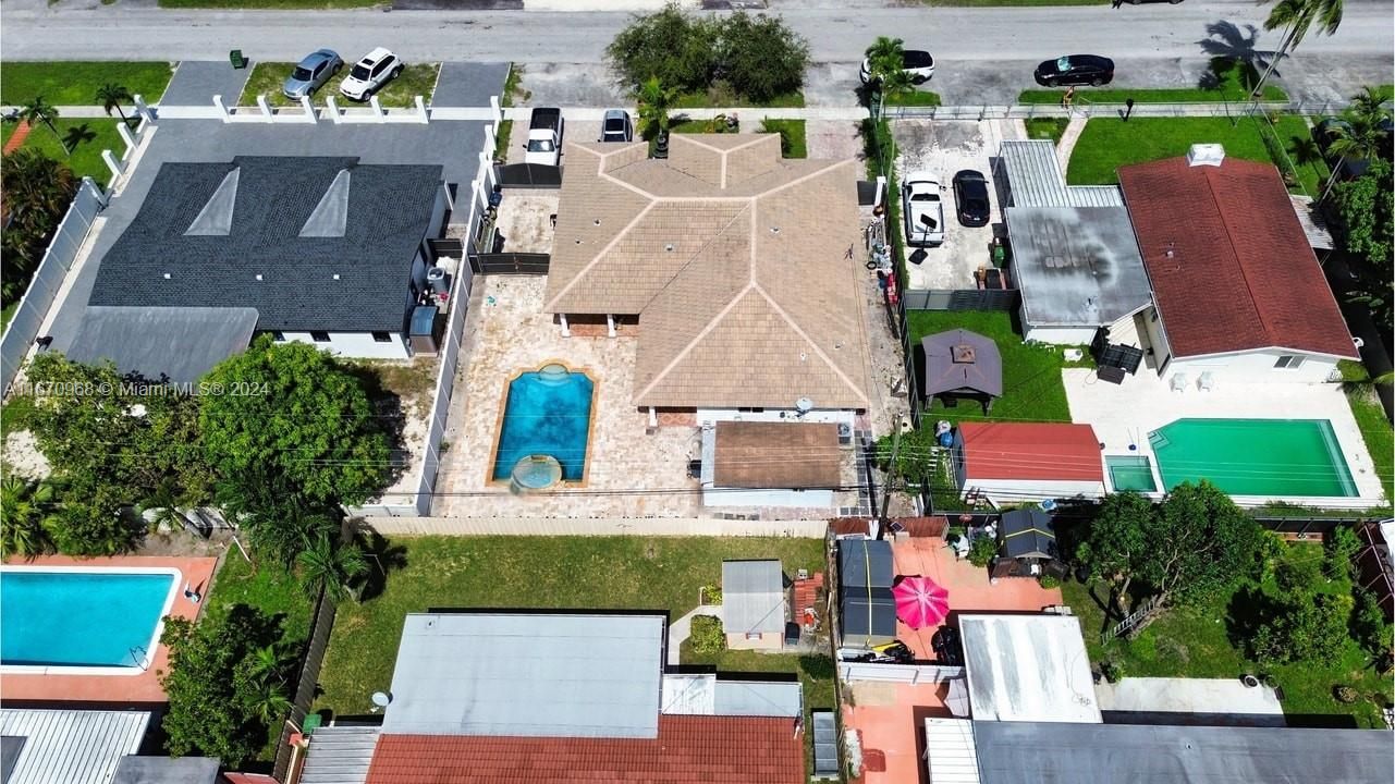 En Venta: $699,999 (4 camas, 2 baños, 1771 Pies cuadrados)