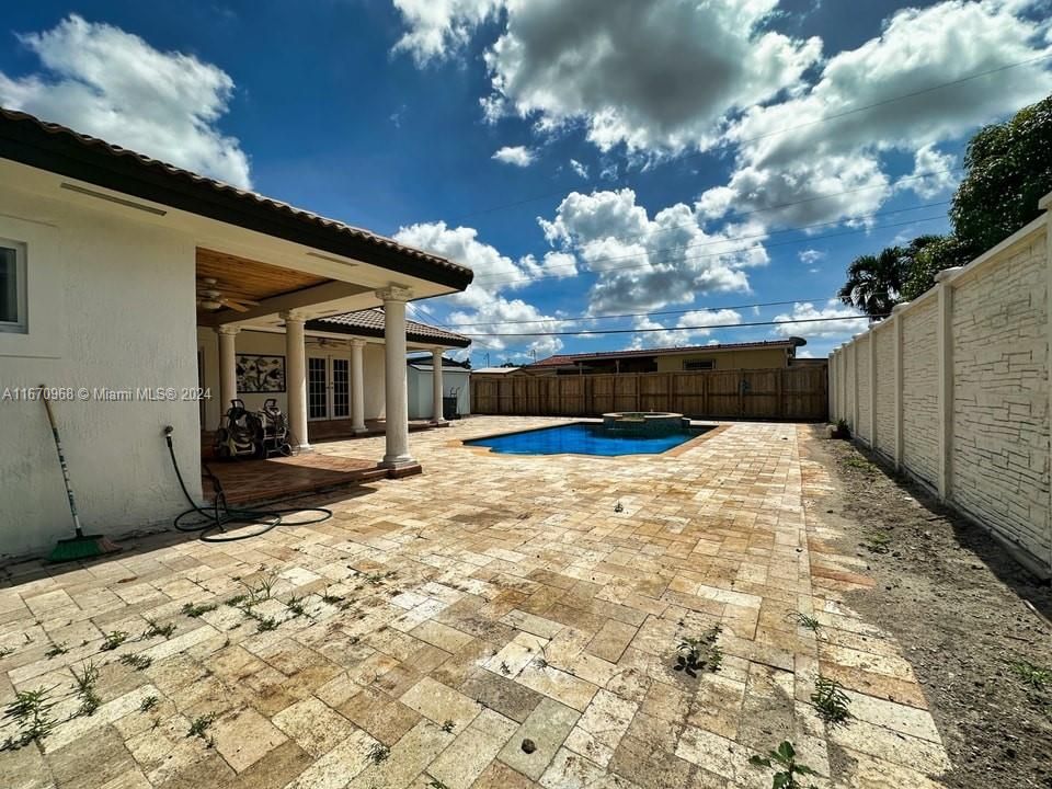 En Venta: $699,999 (4 camas, 2 baños, 1771 Pies cuadrados)