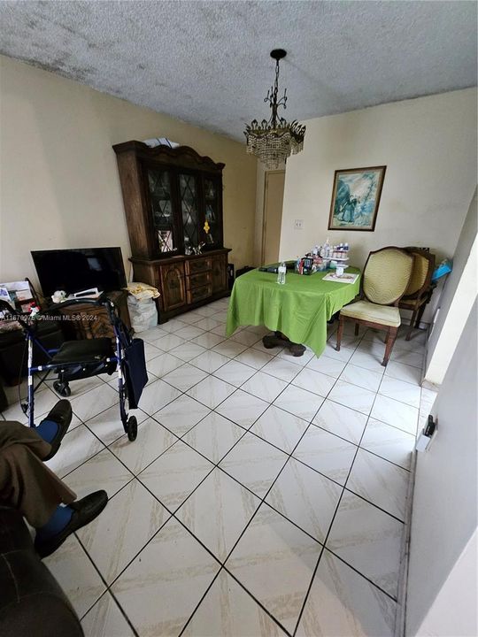 Activo con contrato: $220,000 (2 camas, 1 baños, 706 Pies cuadrados)