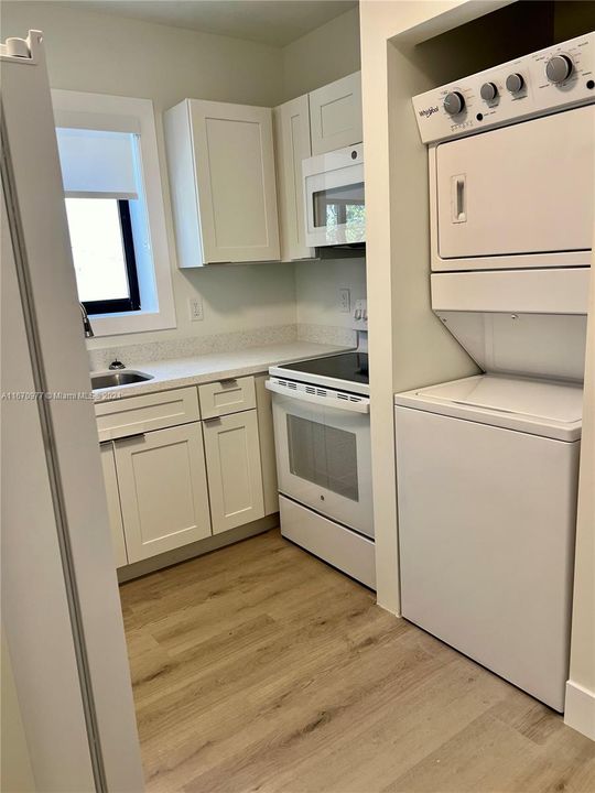 For Rent: $2,150 (1 beds, 1 baths, 800 Square Feet)