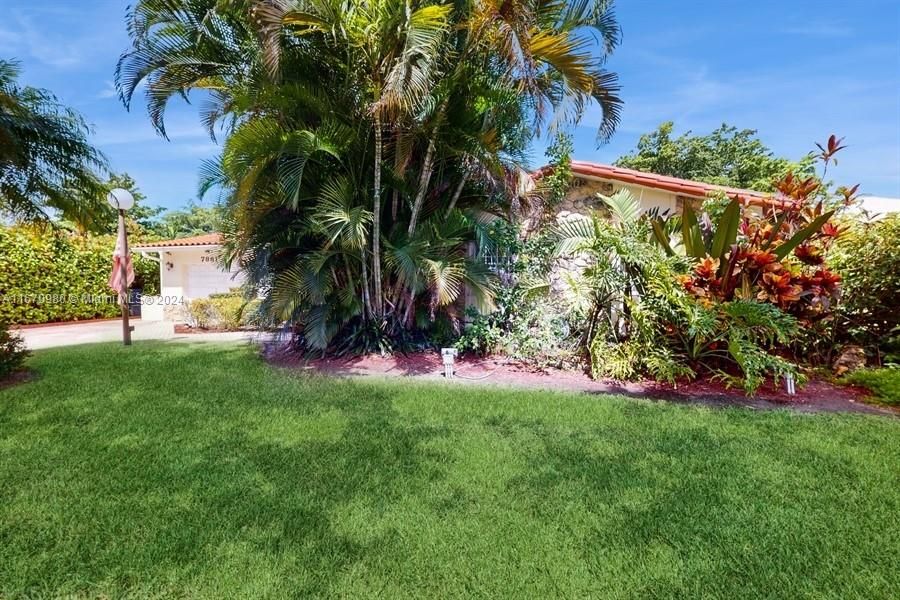 Recently Sold: $725,000 (4 beds, 2 baths, 1543 Square Feet)