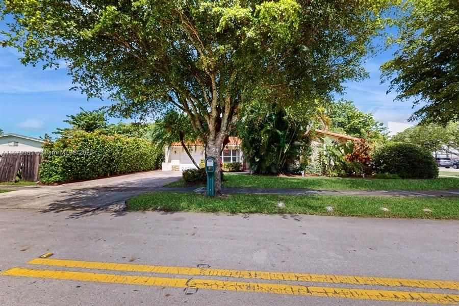 Recently Sold: $725,000 (4 beds, 2 baths, 1543 Square Feet)