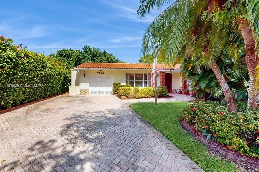 Recently Sold: $725,000 (4 beds, 2 baths, 1543 Square Feet)