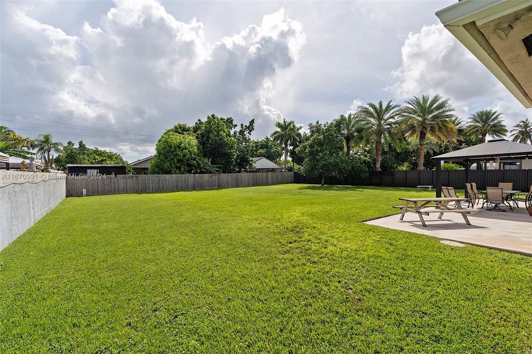 For Sale: $724,900 (3 beds, 2 baths, 1683 Square Feet)