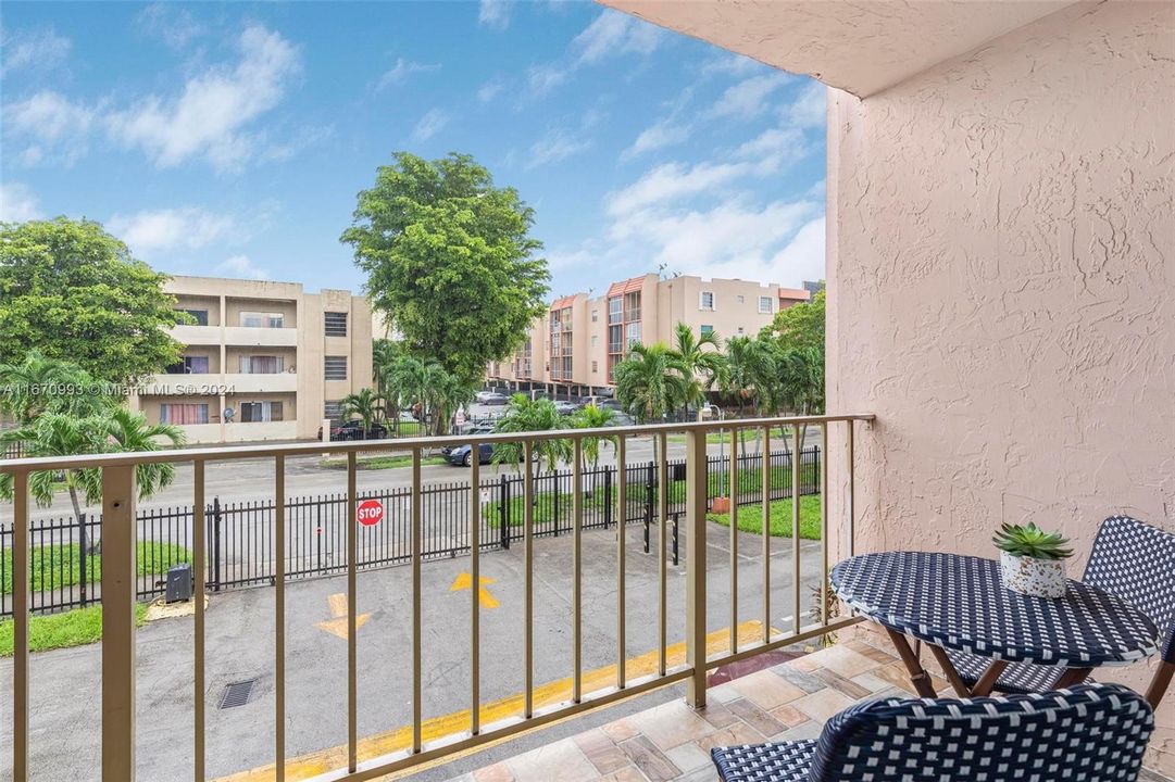 En Venta: $270,000 (2 camas, 2 baños, 980 Pies cuadrados)