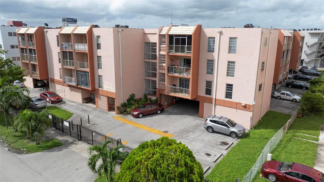 En Venta: $270,000 (2 camas, 2 baños, 980 Pies cuadrados)