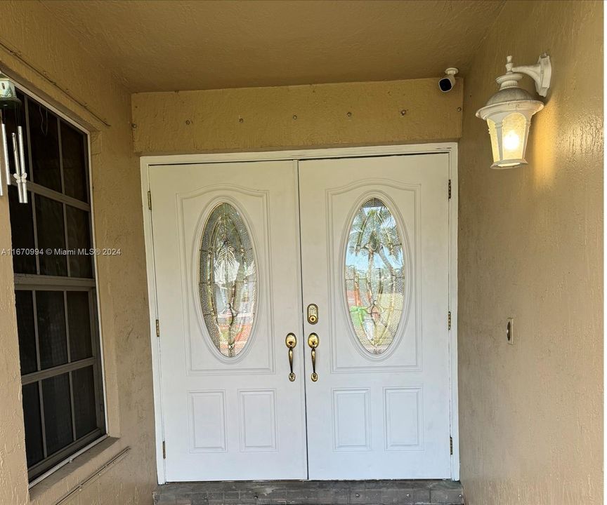 For Rent: $4,650 (3 beds, 2 baths, 1845 Square Feet)