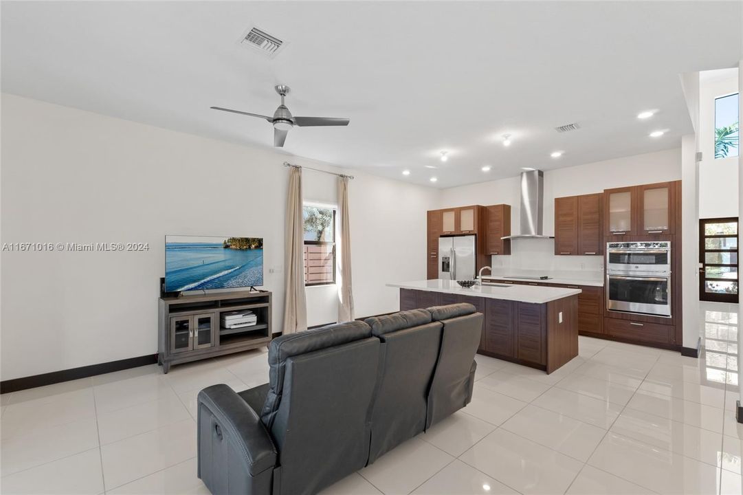 For Sale: $1,100,000 (4 beds, 3 baths, 2847 Square Feet)