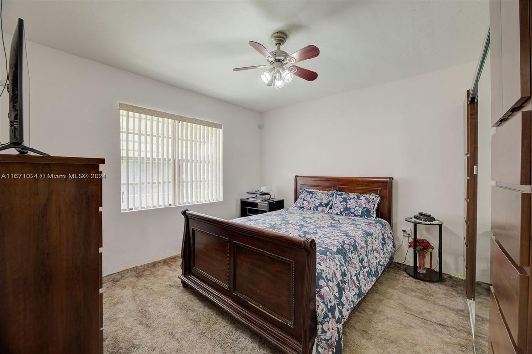 For Sale: $475,000 (2 beds, 1 baths, 1054 Square Feet)