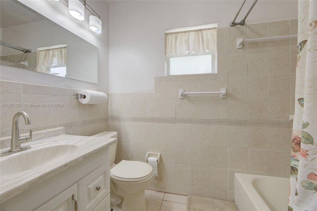 For Sale: $475,000 (2 beds, 1 baths, 1054 Square Feet)