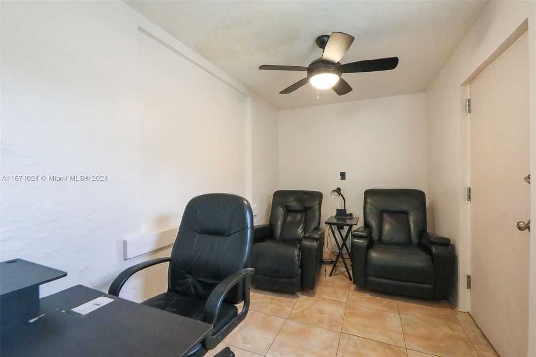 For Sale: $475,000 (2 beds, 1 baths, 1054 Square Feet)