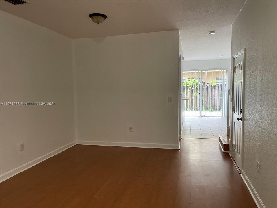 For Rent: $2,900 (3 beds, 2 baths, 1733 Square Feet)