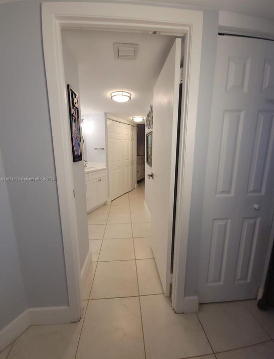 For Rent: $2,400 (2 beds, 2 baths, 1081 Square Feet)