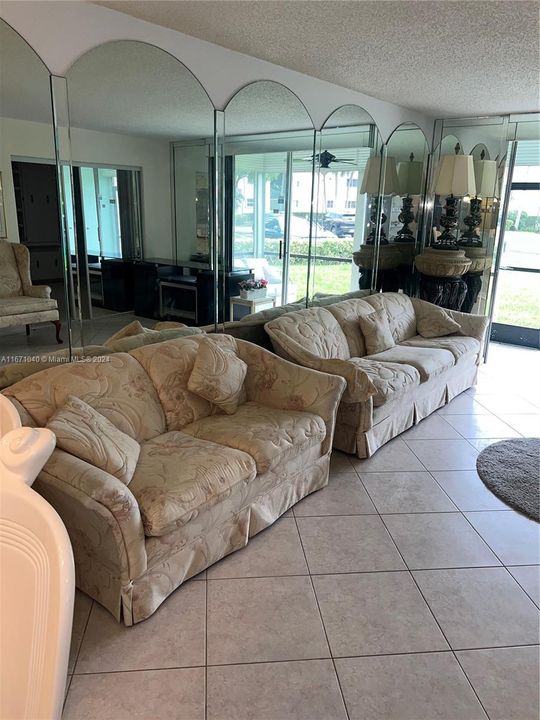 合同活跃: $120,000 (2 贝兹, 2 浴室, 1170 平方英尺)