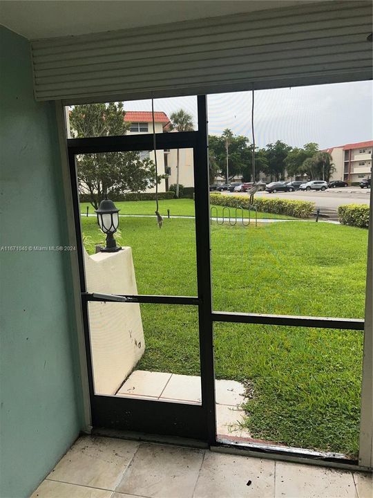 合同活跃: $120,000 (2 贝兹, 2 浴室, 1170 平方英尺)