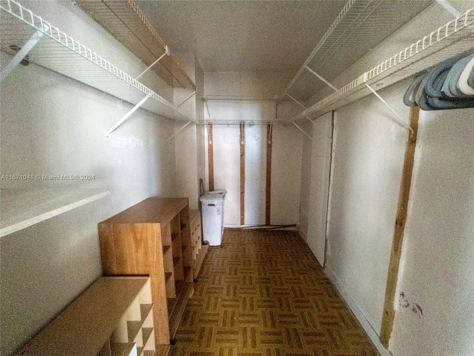 В аренду: $2,600 (1 спален, 1 ванн, 868 Квадратных фут)