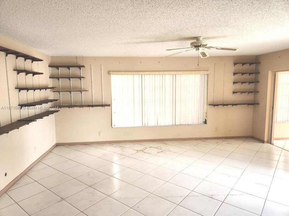 For Sale: $165,000 (2 beds, 2 baths, 1186 Square Feet)