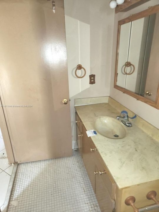 For Sale: $165,000 (2 beds, 2 baths, 1186 Square Feet)