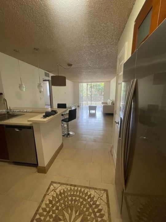 For Rent: $1,850 (1 beds, 1 baths, 673 Square Feet)