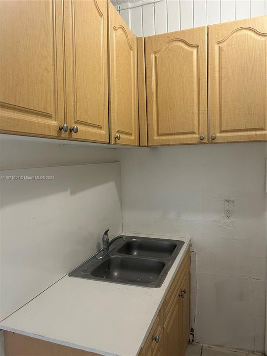 For Rent: $1,250 (0 beds, 1 baths, 1809 Square Feet)