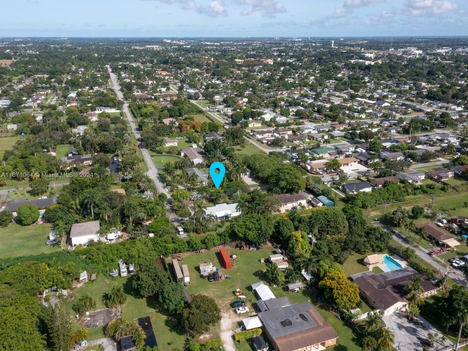 For Sale: $575,000 (3 beds, 2 baths, 1736 Square Feet)