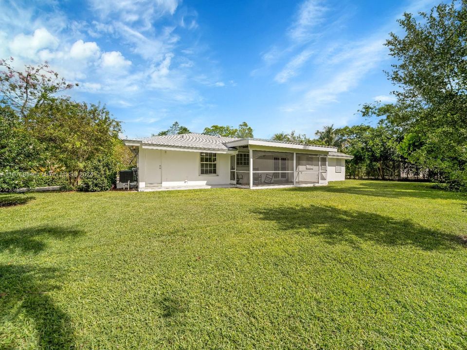 For Sale: $575,000 (3 beds, 2 baths, 1736 Square Feet)