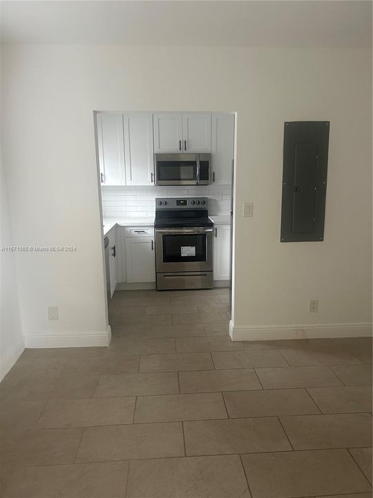 For Rent: $2,450 (2 beds, 1 baths, 1448 Square Feet)