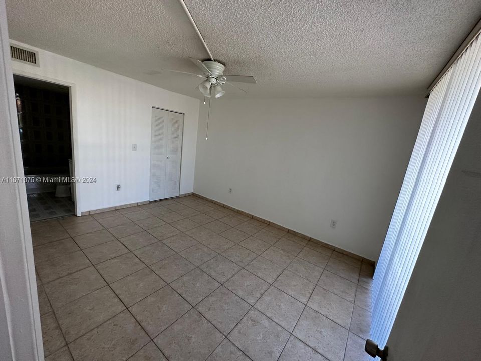 For Sale: $209,000 (1 beds, 1 baths, 635 Square Feet)