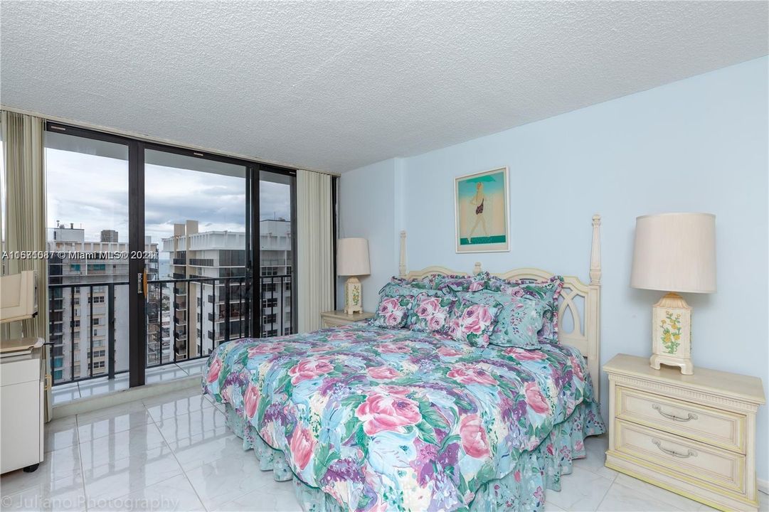 For Sale: $449,000 (2 beds, 2 baths, 1070 Square Feet)