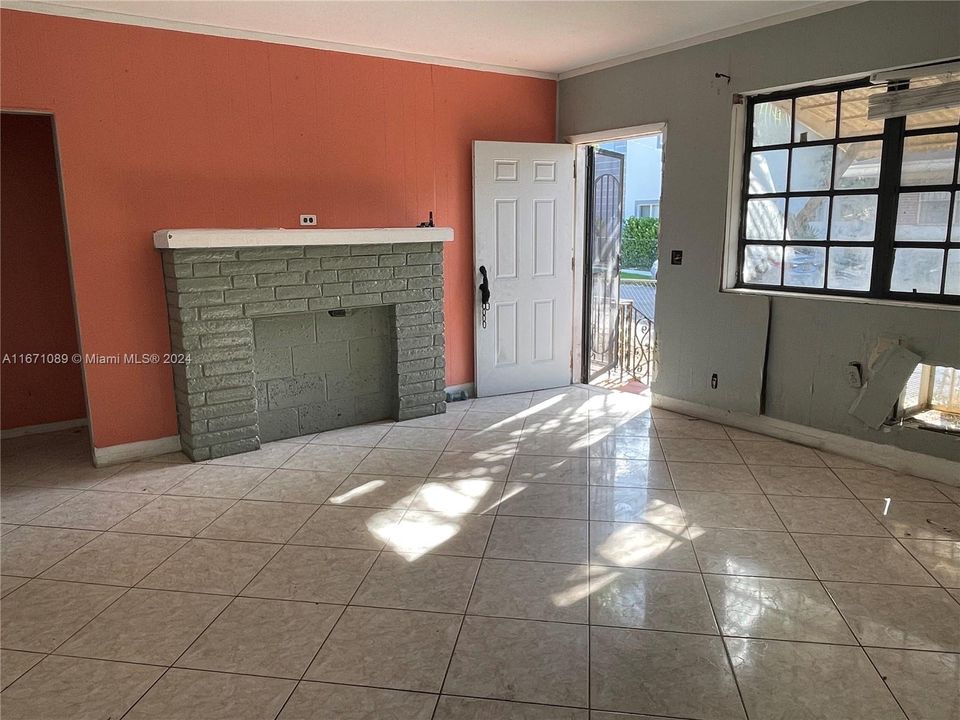 En Venta: $585,000 (0 camas, 0 baños, 1601 Pies cuadrados)