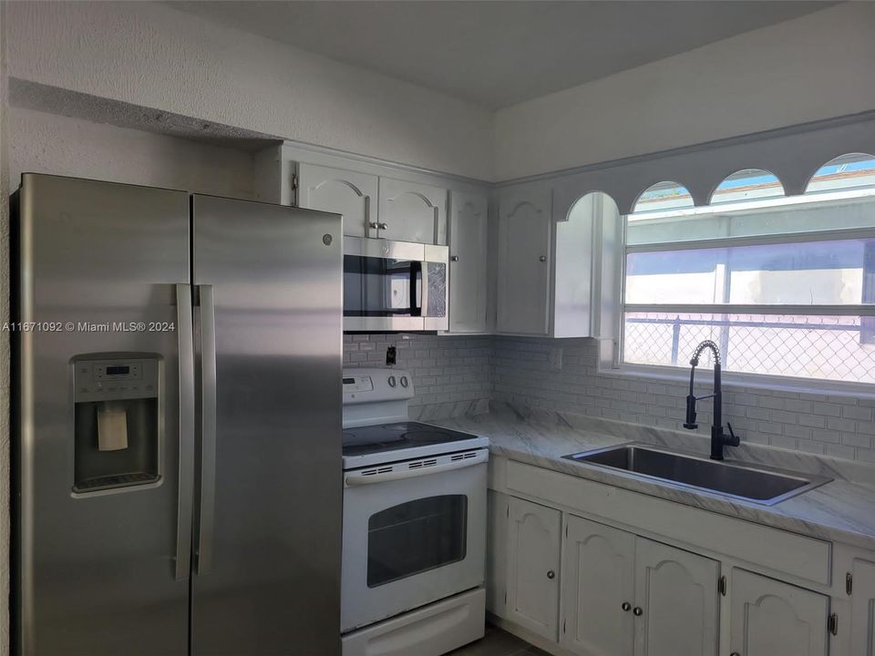 For Rent: $3,000 (3 beds, 2 baths, 3440 Square Feet)