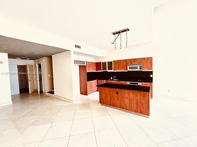 En Venta: $816,400 (2 camas, 3 baños, 1885 Pies cuadrados)