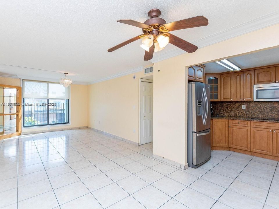 For Sale: $225,000 (2 beds, 1 baths, 770 Square Feet)